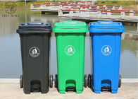 صناديق القمامة البلاستيكية HDPE Foot ، صناديق القمامة الملون مع غطاء التشغيل الدواسة 120L